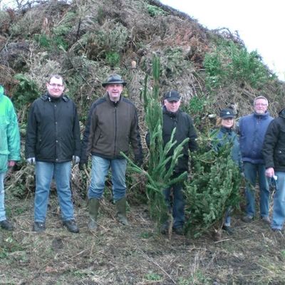 Aufbau Osterfeuer